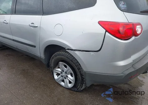 2012 Chevrolet Traverse Ls z USA, uszkodzony, nr VIN 1GNKRFED2CJ289823